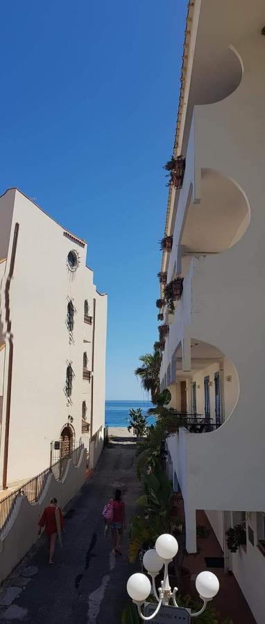Appartamento I Puritani On The Beach Giardini Naxos Ngoại thất bức ảnh