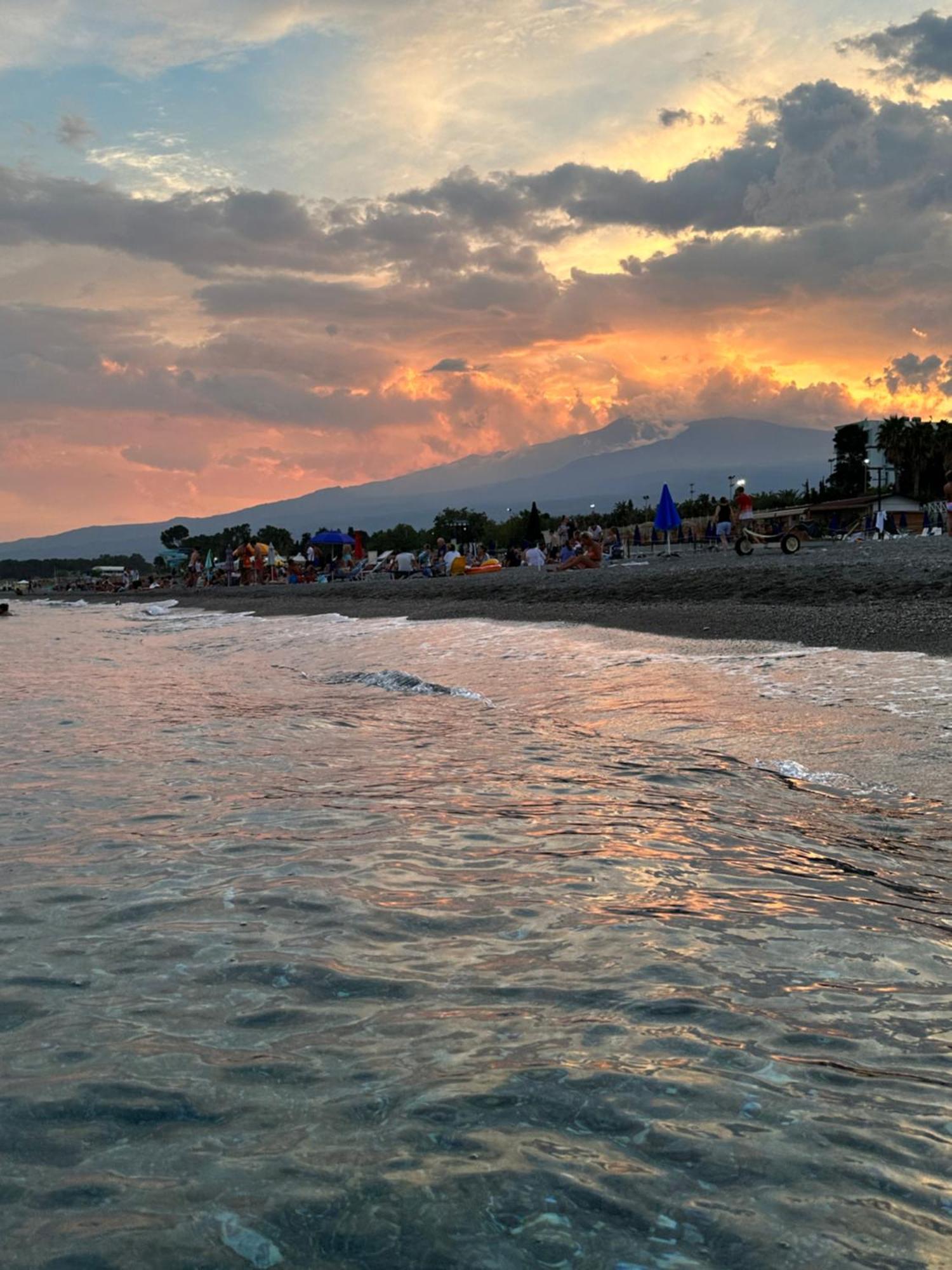 Appartamento I Puritani On The Beach Giardini Naxos Ngoại thất bức ảnh