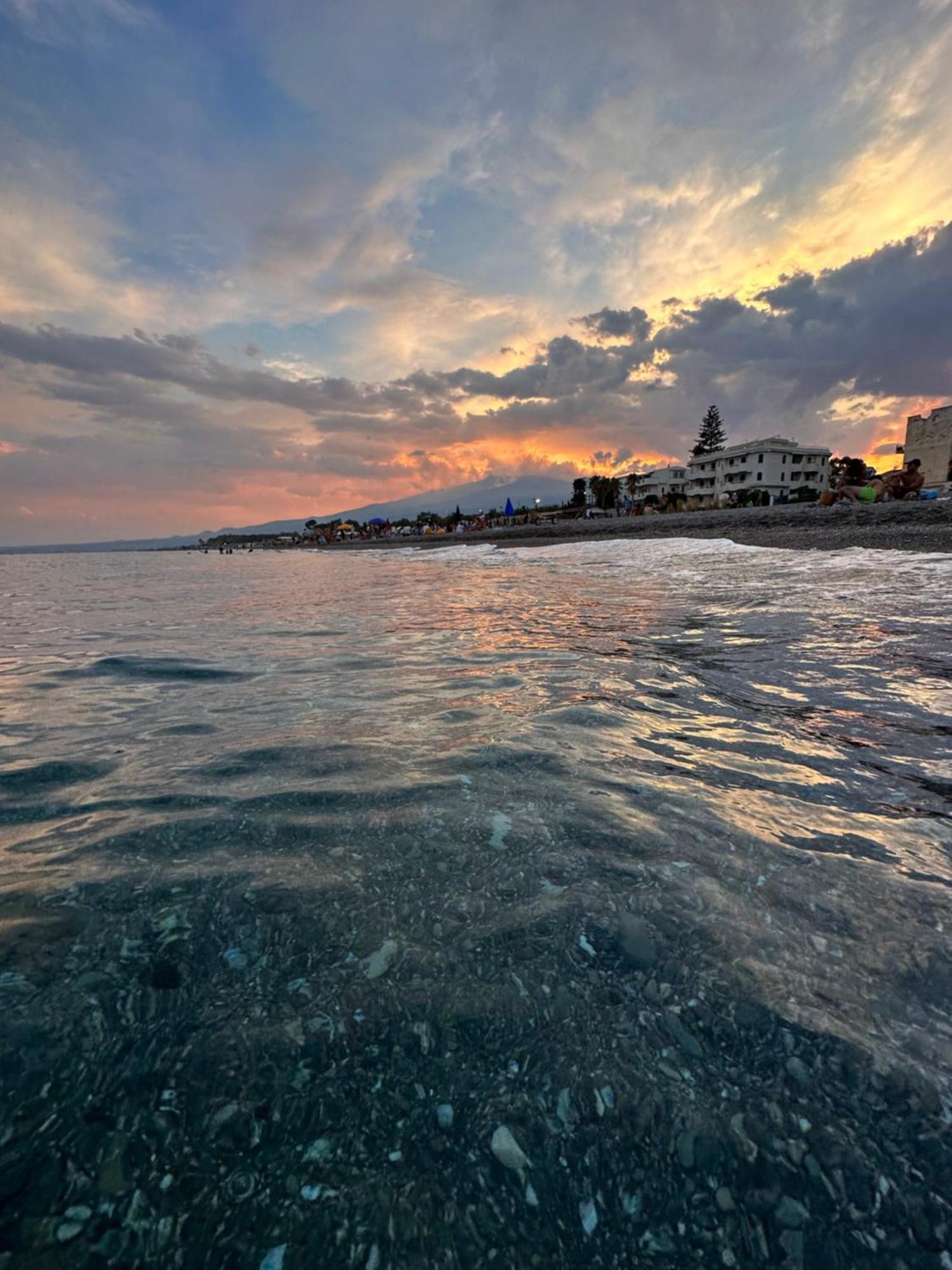 Appartamento I Puritani On The Beach Giardini Naxos Ngoại thất bức ảnh
