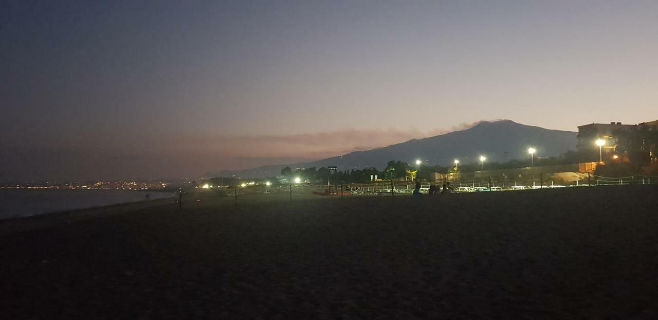 Appartamento I Puritani On The Beach Giardini Naxos Ngoại thất bức ảnh