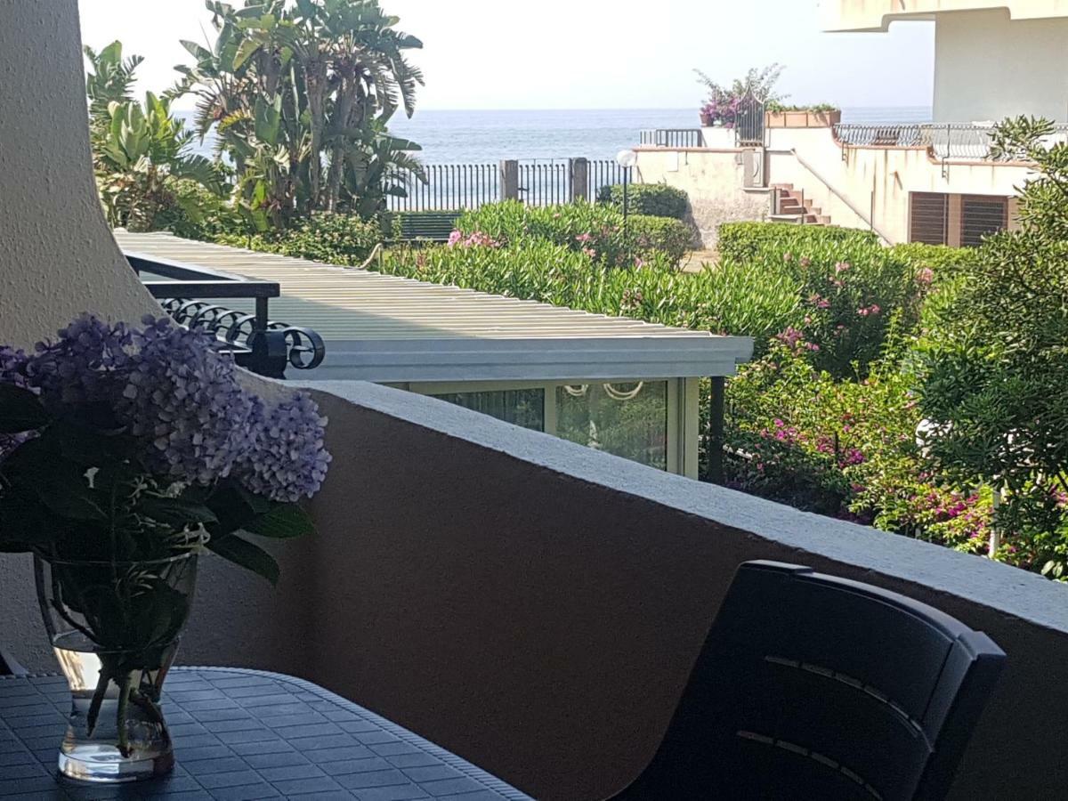 Appartamento I Puritani On The Beach Giardini Naxos Ngoại thất bức ảnh