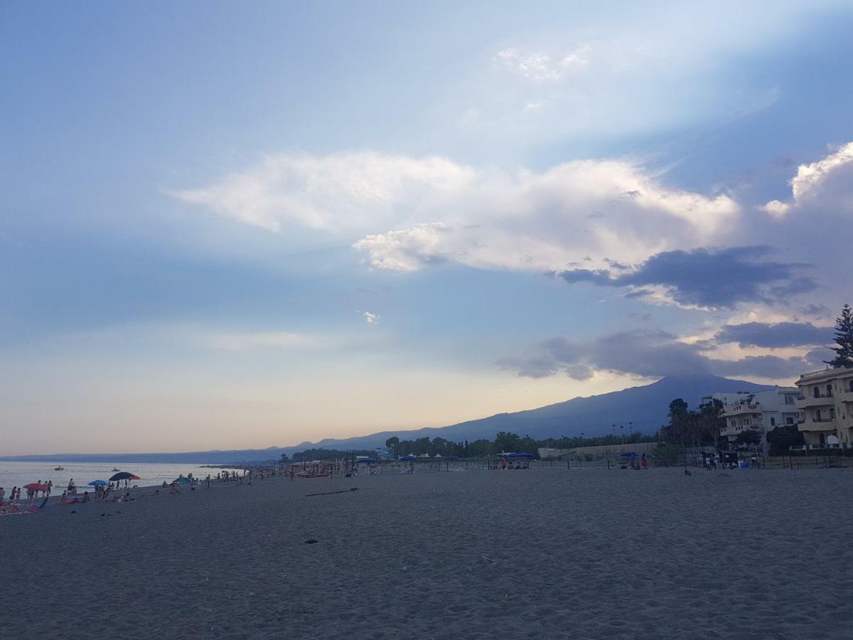 Appartamento I Puritani On The Beach Giardini Naxos Ngoại thất bức ảnh