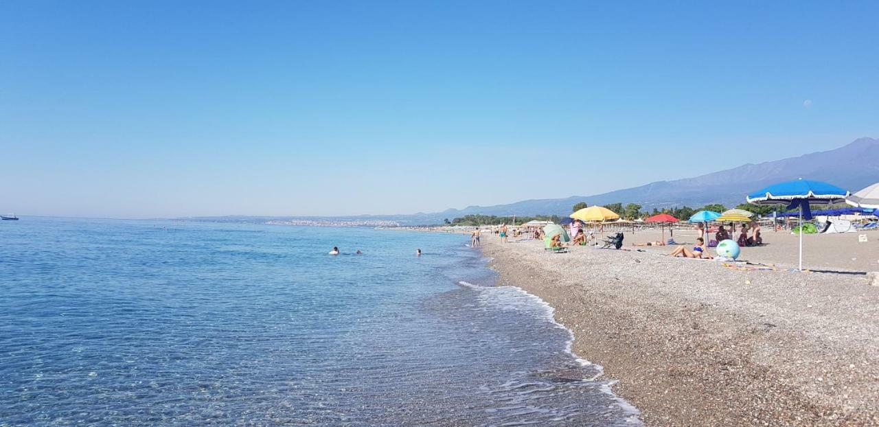 Appartamento I Puritani On The Beach Giardini Naxos Ngoại thất bức ảnh